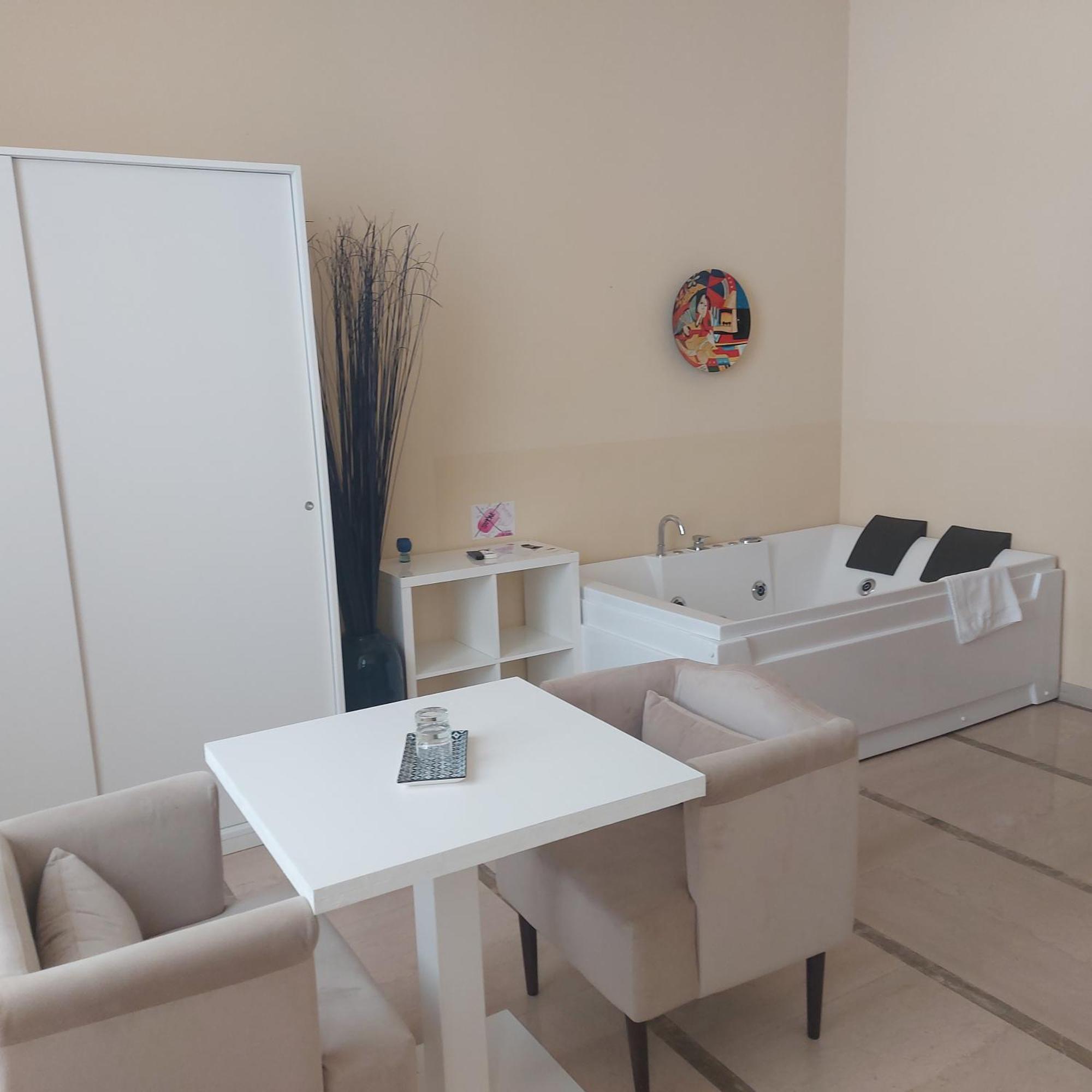 Dimora Charleston Parcheggio Privato In Loco Gratis 2* Lecce