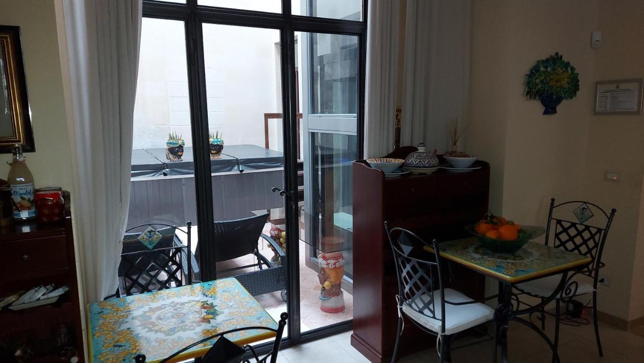 Dimora Charleston Parcheggio Privato In Loco Gratis Frühstückspension