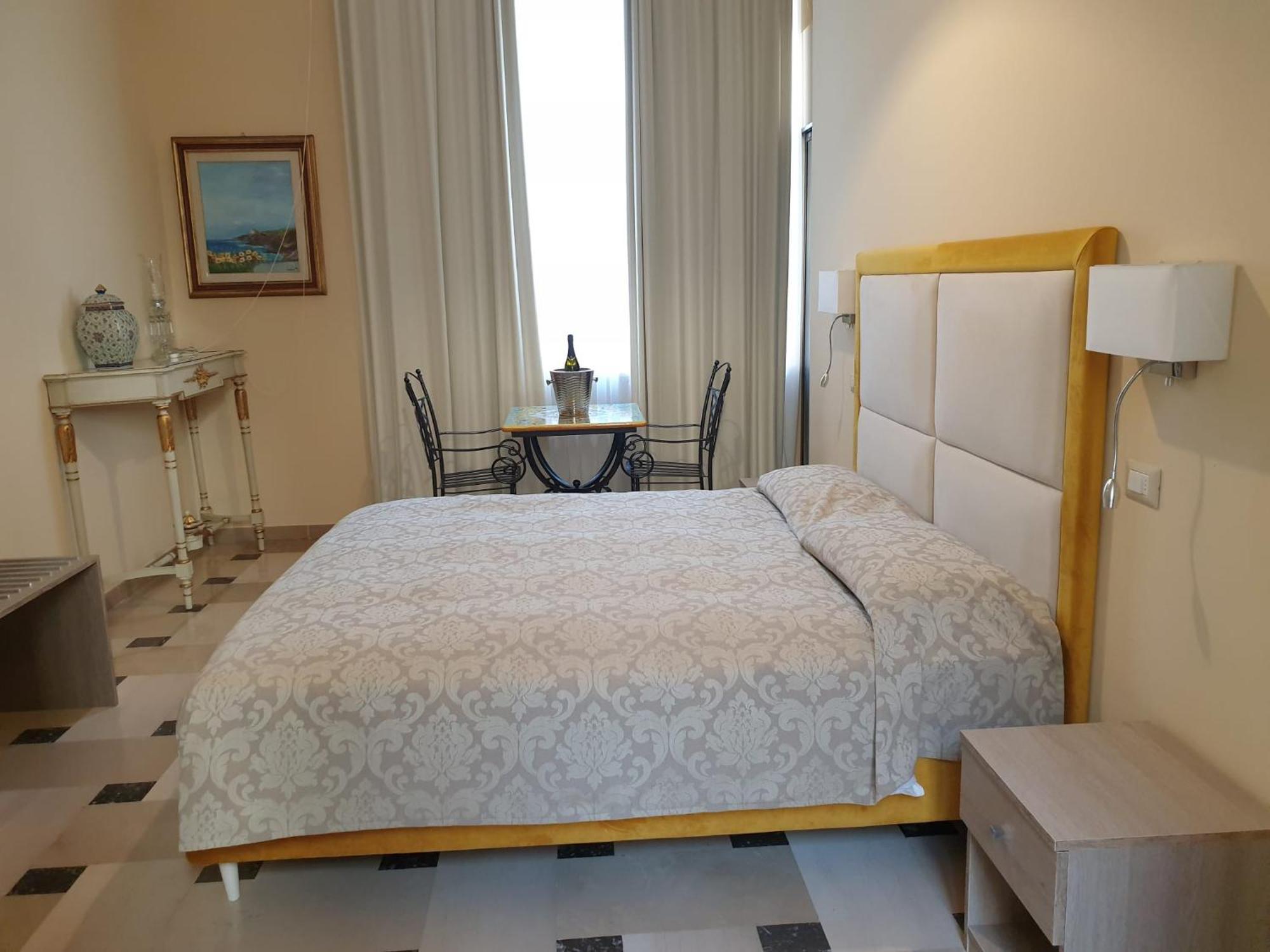 Dimora Charleston Parcheggio Privato In Loco Gratis Frühstückspension Lecce